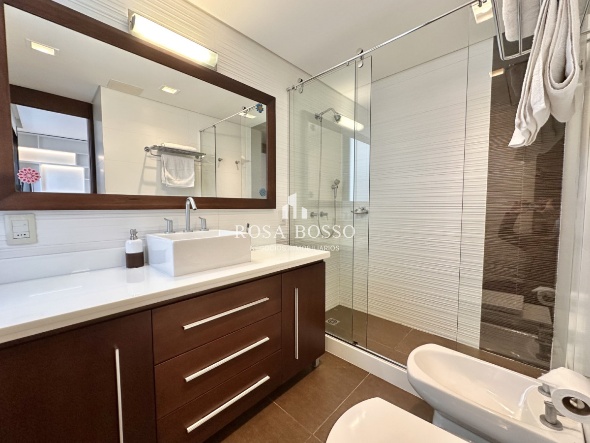 Apartamento ID.9882 - Apartamento en Alquiler Exclusivo 4 Dormitorios Península, Punta del Este