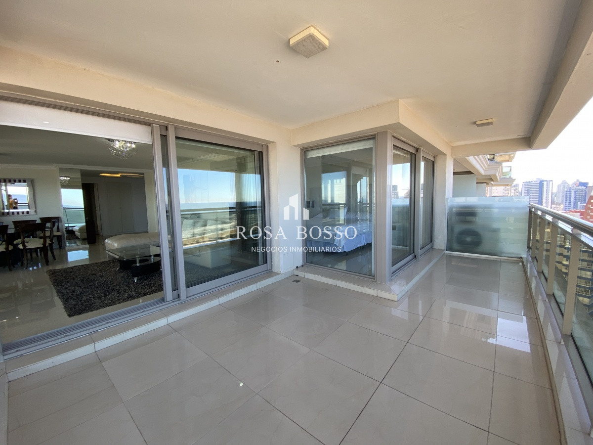 Apartamento ID.5741 - Apartamento 4 dormitorios  Garaje  vista Playa Brava  Punta del Este, Uruguay