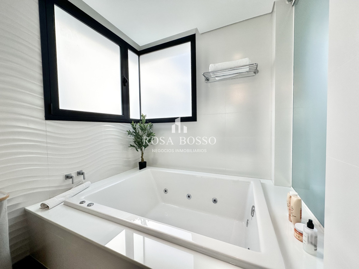 Apartamento ID.9882 - Apartamento en Alquiler Exclusivo 4 Dormitorios Península, Punta del Este