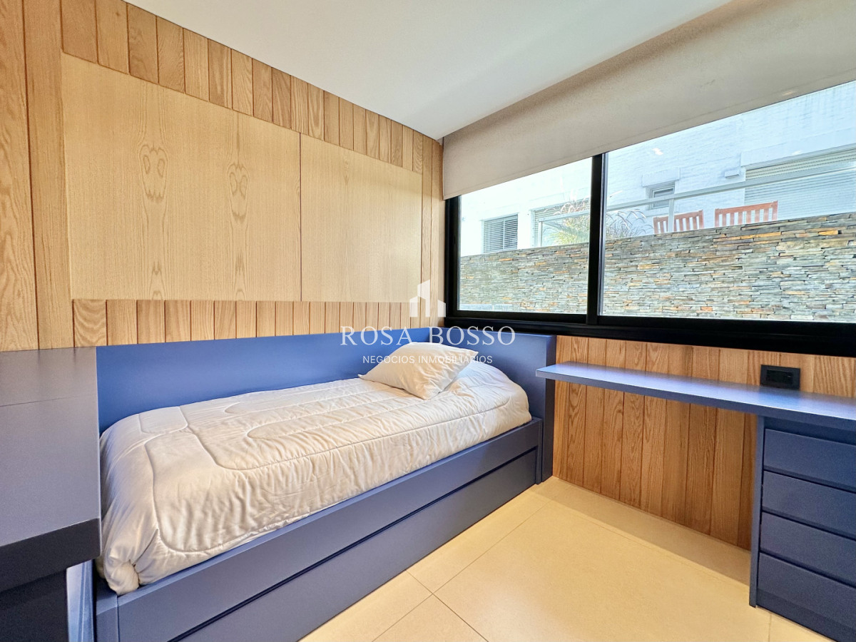 Apartamento ID.9882 - Apartamento en Alquiler Exclusivo 4 Dormitorios Península, Punta del Este
