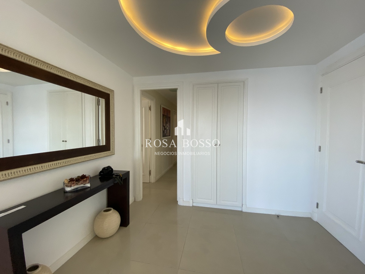 Apartamento ID.5741 - Apartamento 4 dormitorios  Garaje  vista Playa Brava  Punta del Este, Uruguay