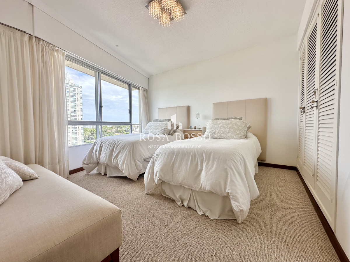 Apartamento ID.9548 - Apartamento Venta 3 dormitorios Roosevelt Punta del Este