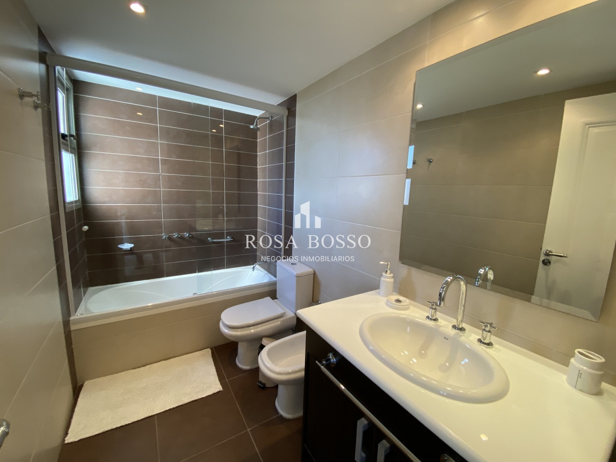 Apartamento ID.2546 - Apartamento Venta alquiler 3 dormitorios Brava Punta del Este