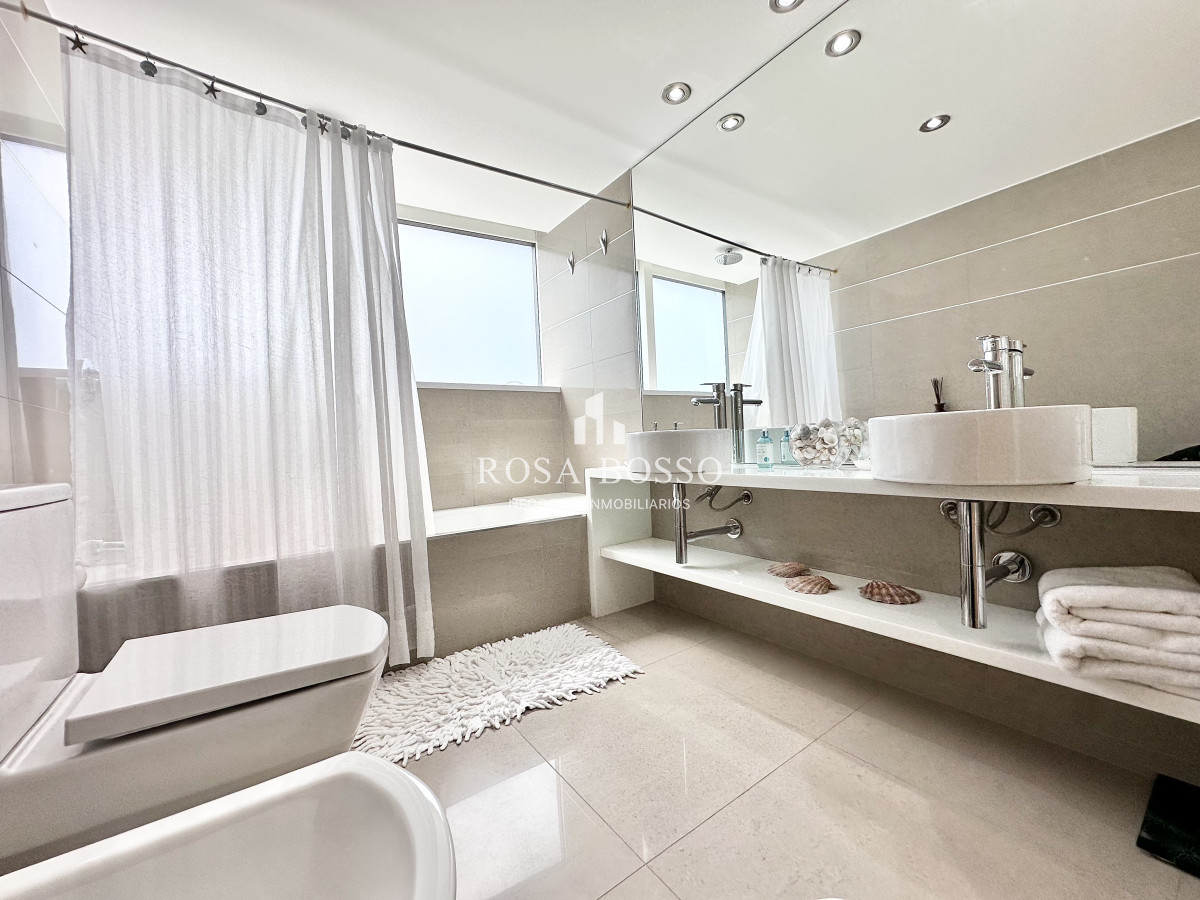 Apartamento ID.5040 - Apartamento Venta 3 dormitorios Punta del Este Mansa