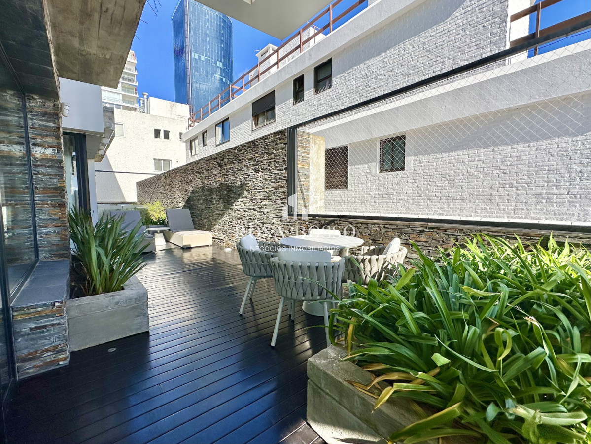 Apartamento ID.9882 - Apartamento en Alquiler Exclusivo 4 Dormitorios Península, Punta del Este