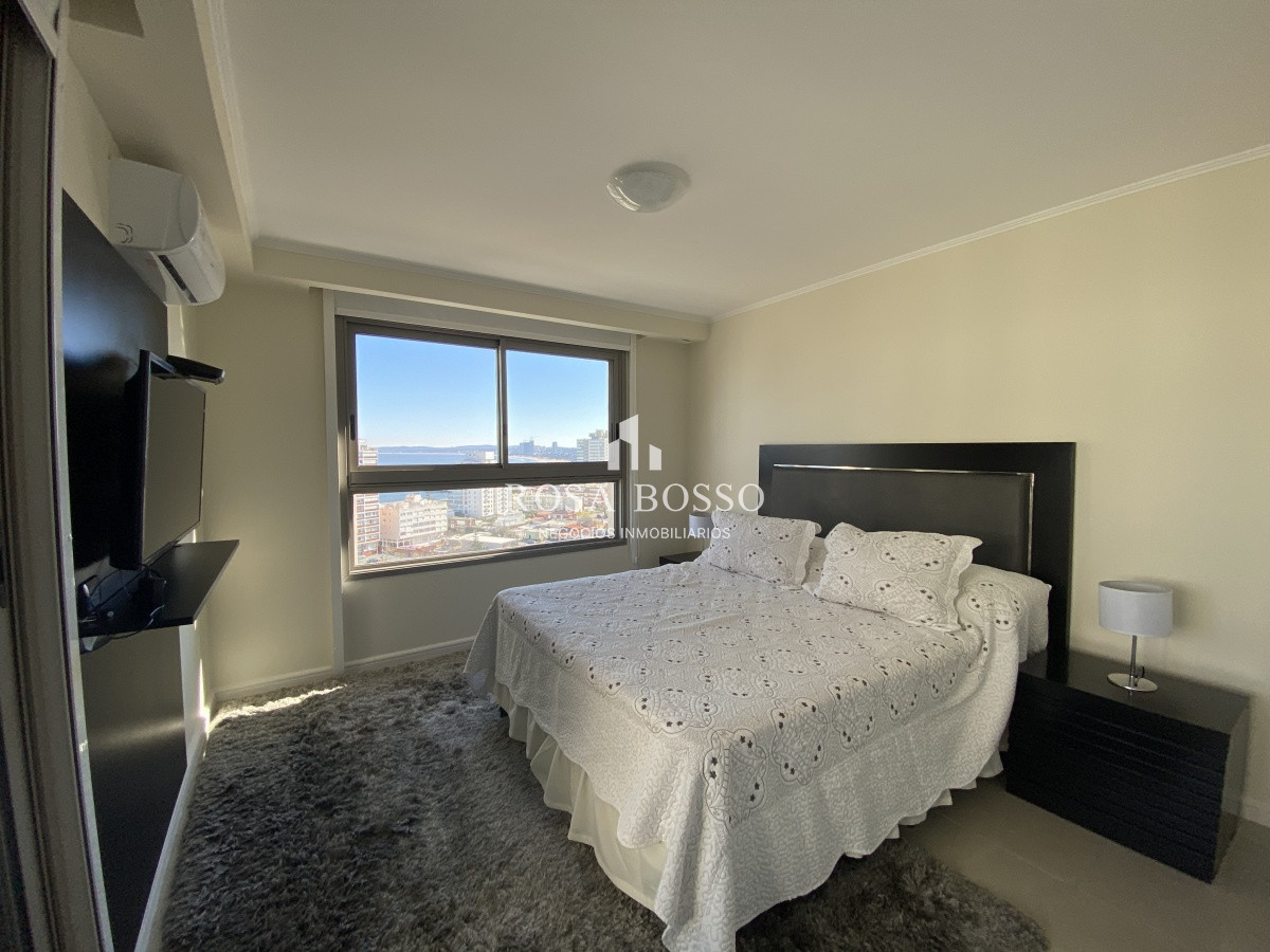 Apartamento ID.5741 - Apartamento 4 dormitorios  Garaje  vista Playa Brava  Punta del Este, Uruguay