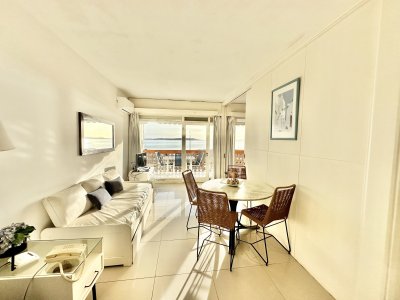 Apartamento Venta 1 dormitorio Mansa Punta del Este Primera Línea de la Mansa con vista
