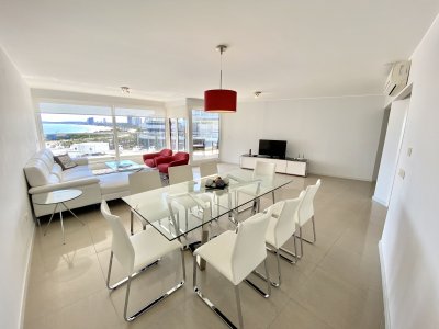 VENTA, Apartamento, 3 dormitorios, Punta del Este, Uruguay, con vista a la Mansa