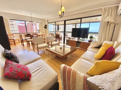 Apartamento 3 dormitorios 3 baños terraza Garaje Brava Punta del Este Uruguay