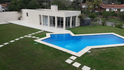 VENTA, Apartamento, 2 dormitorios, Punta del Este, Uruguay