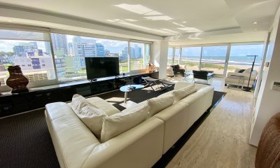 Apartamento en venta con vista a playa brava