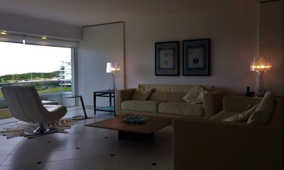 Apartamento en la Brava, para alquiler.