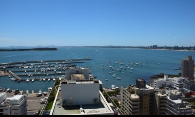 Apartamento en venta con vista al puerto
