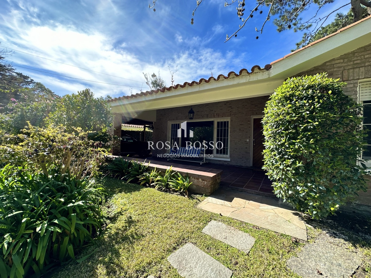 Alquiler Casa 4 dormitorios Playa Brava Punta del Este