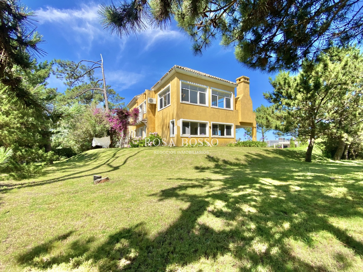 Casa ID.3374 - Casa Venta 6 dormitorios La Barra Punta del Este
