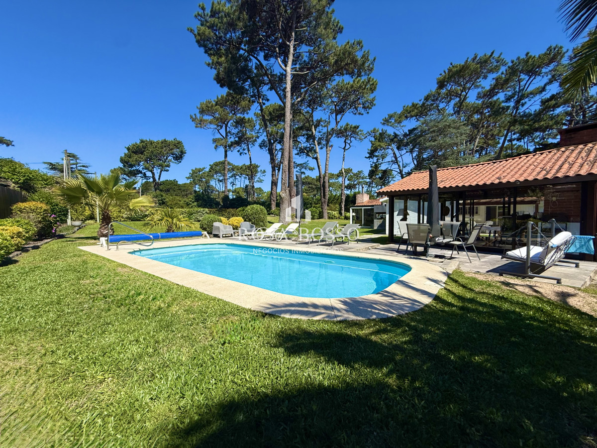 Apartamento ID.9830 - Casa Venta 4 dormitorios Lugano Punta del Este