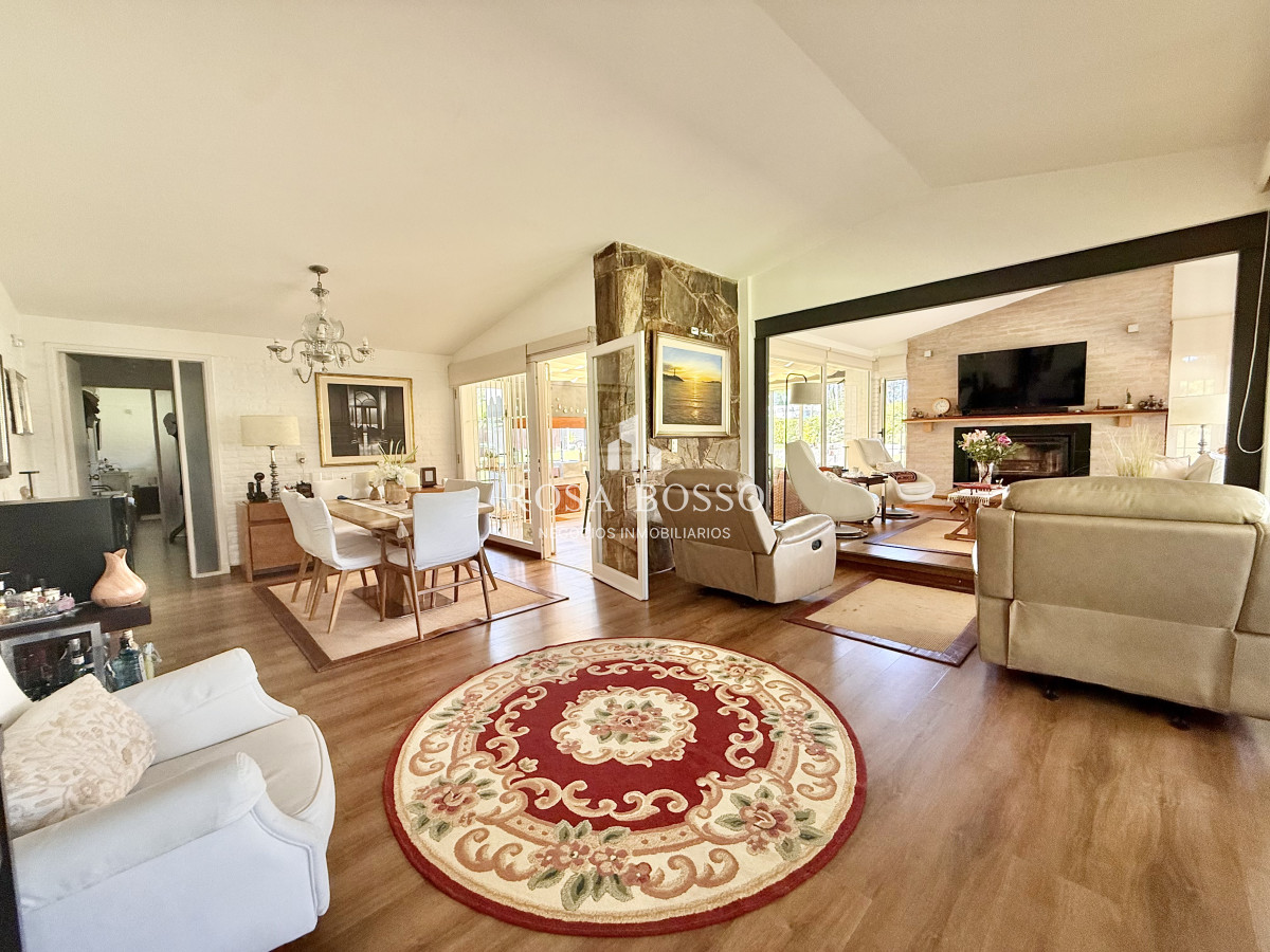 Apartamento ID.9830 - Casa Venta 4 dormitorios Lugano Punta del Este