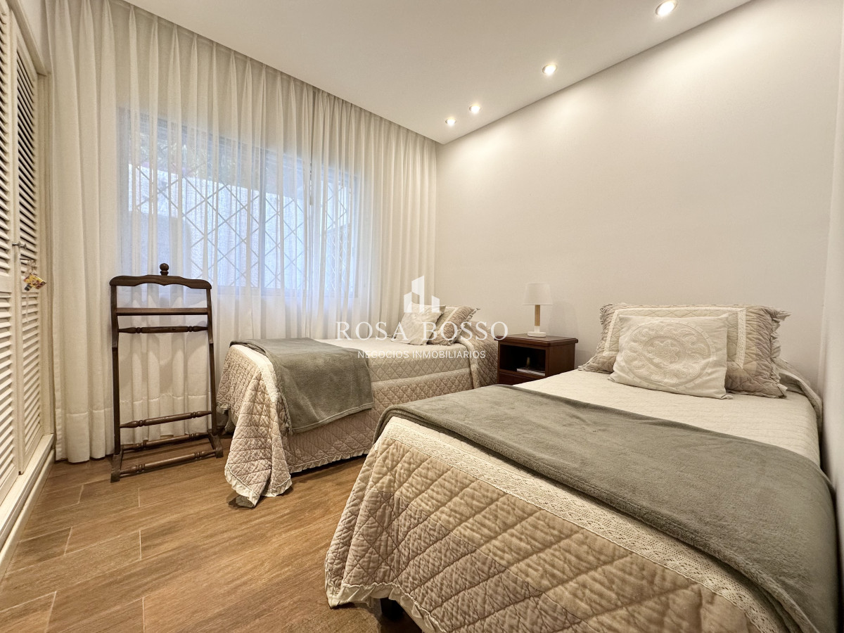 Apartamento ID.9844 - Casa Venta 4 dormitorios Cantegril Punta del Este