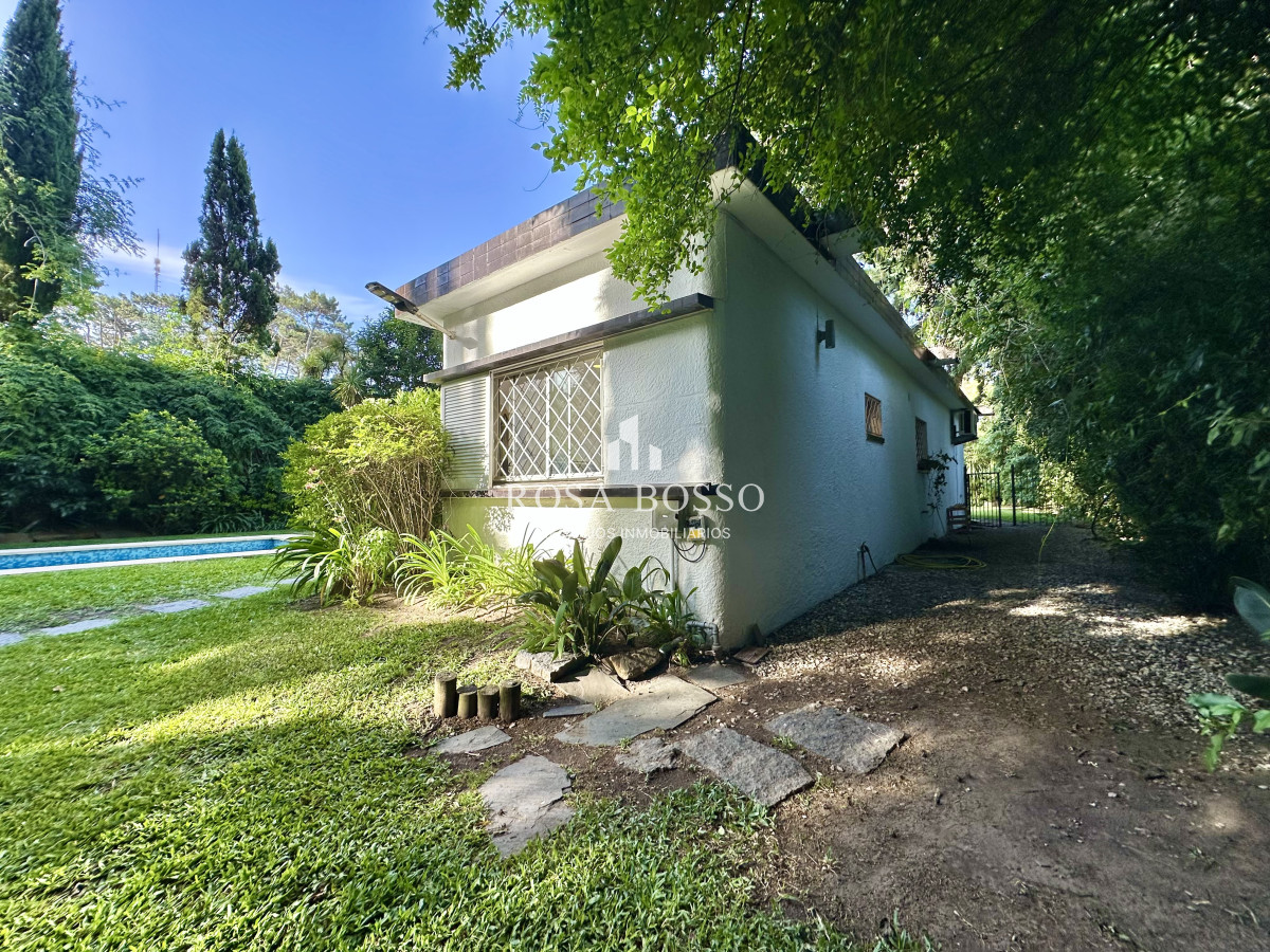 Apartamento ID.9844 - Casa Venta 4 dormitorios Cantegril Punta del Este