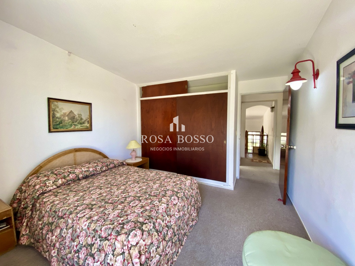 Apartamento ID.3640 - Casa en venta de 3 dormitorio,4 baños parque Parrillero garaje