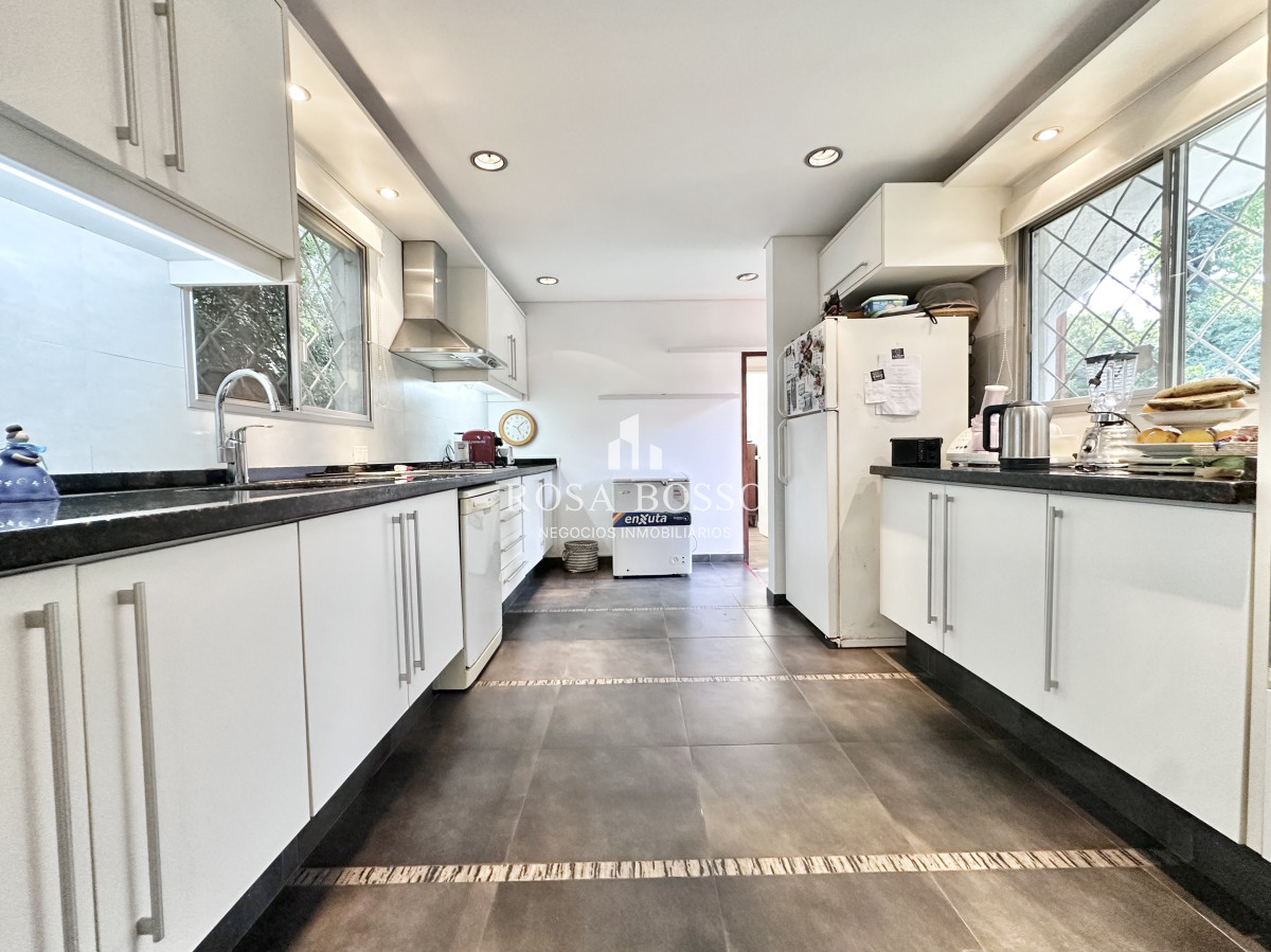 Apartamento ID.9844 - Casa Venta 4 dormitorios Cantegril Punta del Este