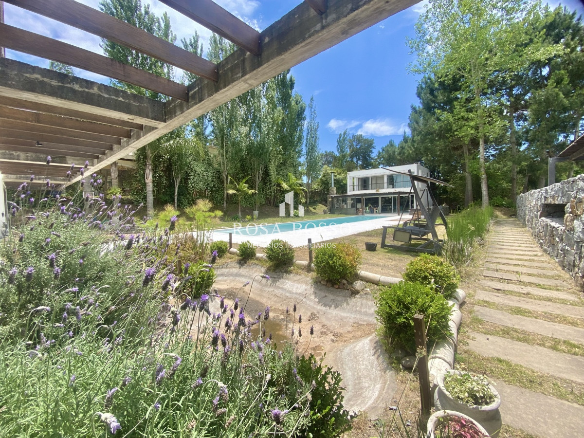 Casa ID.8818 - Casa, Venta, 6 dormitorios, 7 baños, Punta del Este