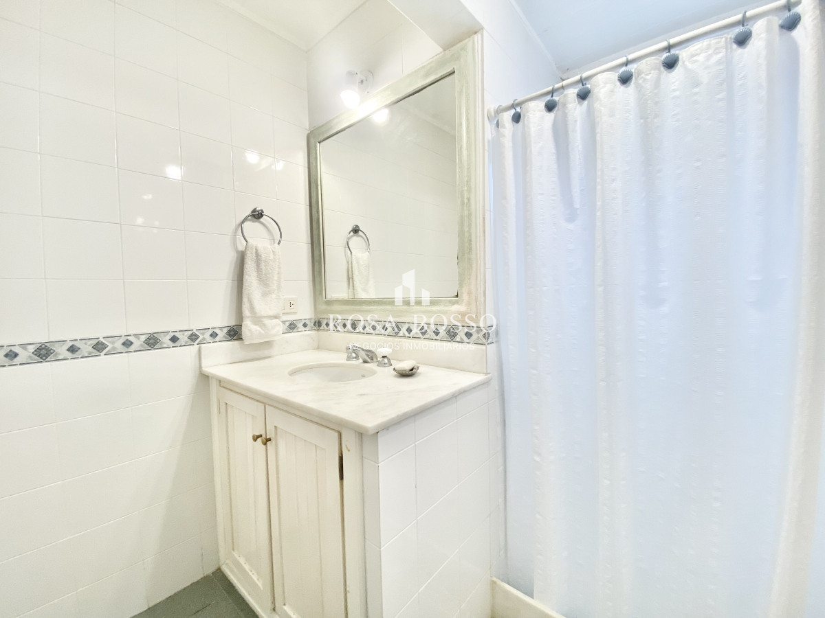 Casa ID.3374 - Casa Venta 6 dormitorios La Barra Punta del Este
