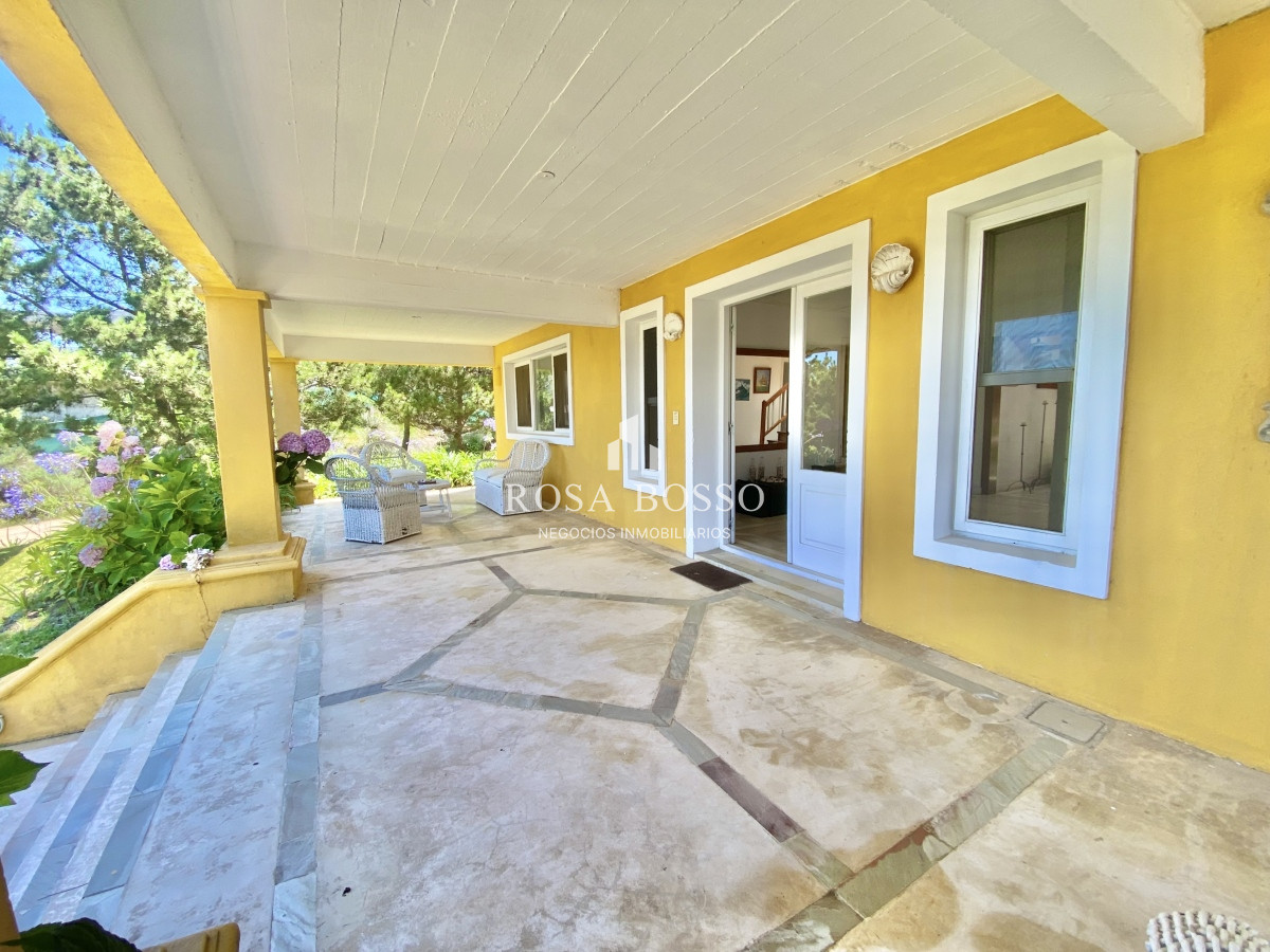 Casa ID.3374 - Casa Venta 6 dormitorios La Barra Punta del Este
