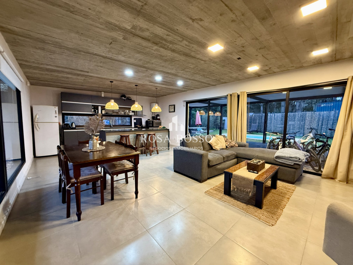 Apartamento ID.9943 - Venta Casa 3 dormitorios Punta Colorada Piriapolis