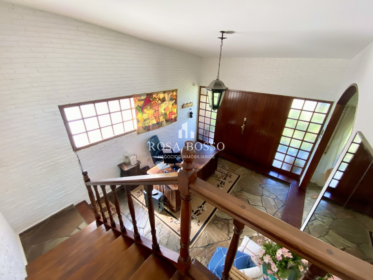 Apartamento ID.3640 - Casa en venta de 3 dormitorio,4 baños parque Parrillero garaje