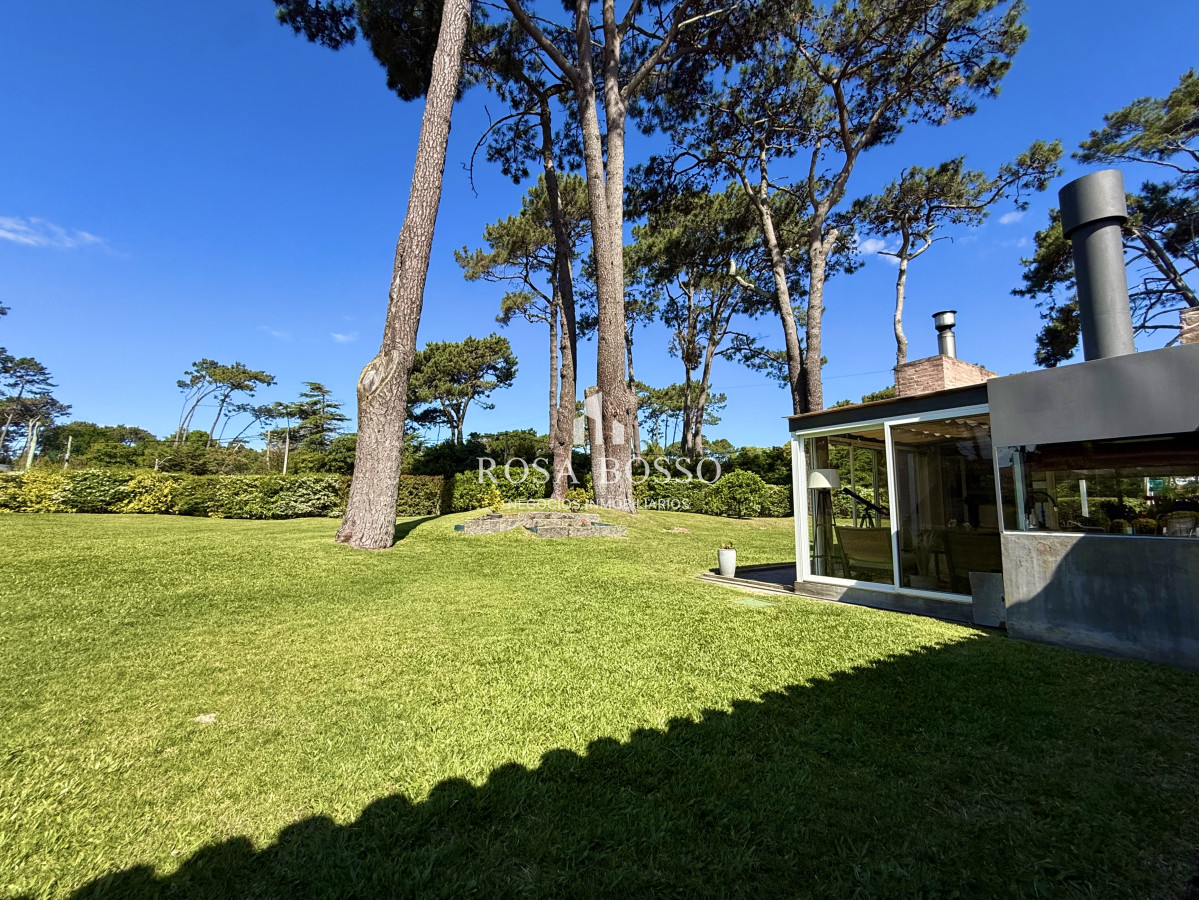 Apartamento ID.9830 - Casa Venta 4 dormitorios Lugano Punta del Este