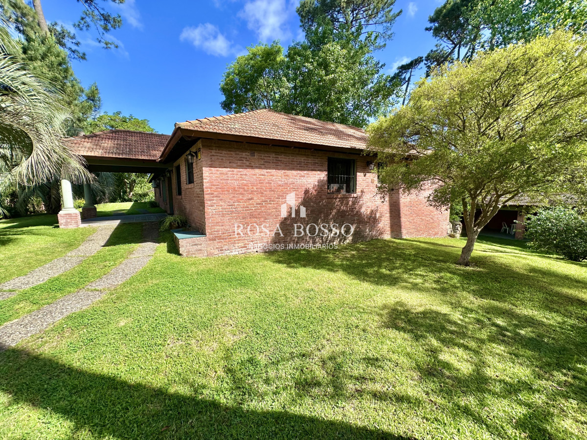 Apartamento ID.9831 - Casa Venta 4 dormitorios Cantegril Punta del Este