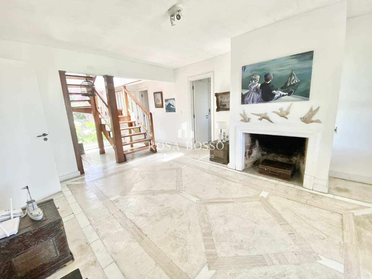 Casa ID.3374 - Casa Venta 6 dormitorios La Barra Punta del Este