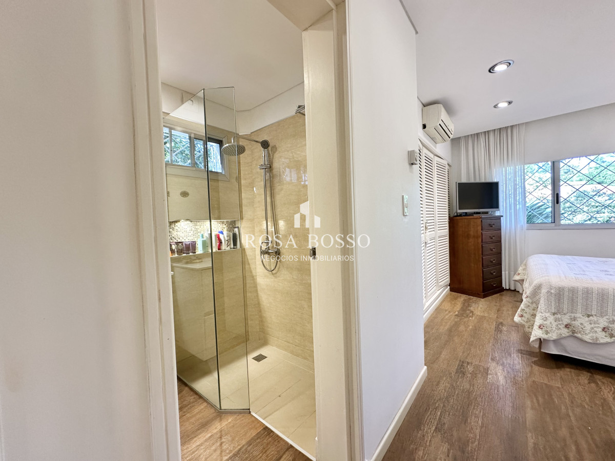 Apartamento ID.9844 - Casa Venta 4 dormitorios Cantegril Punta del Este