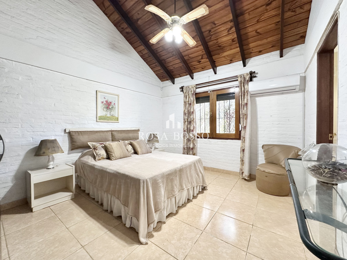 Apartamento ID.9831 - Casa Venta 4 dormitorios Cantegril Punta del Este