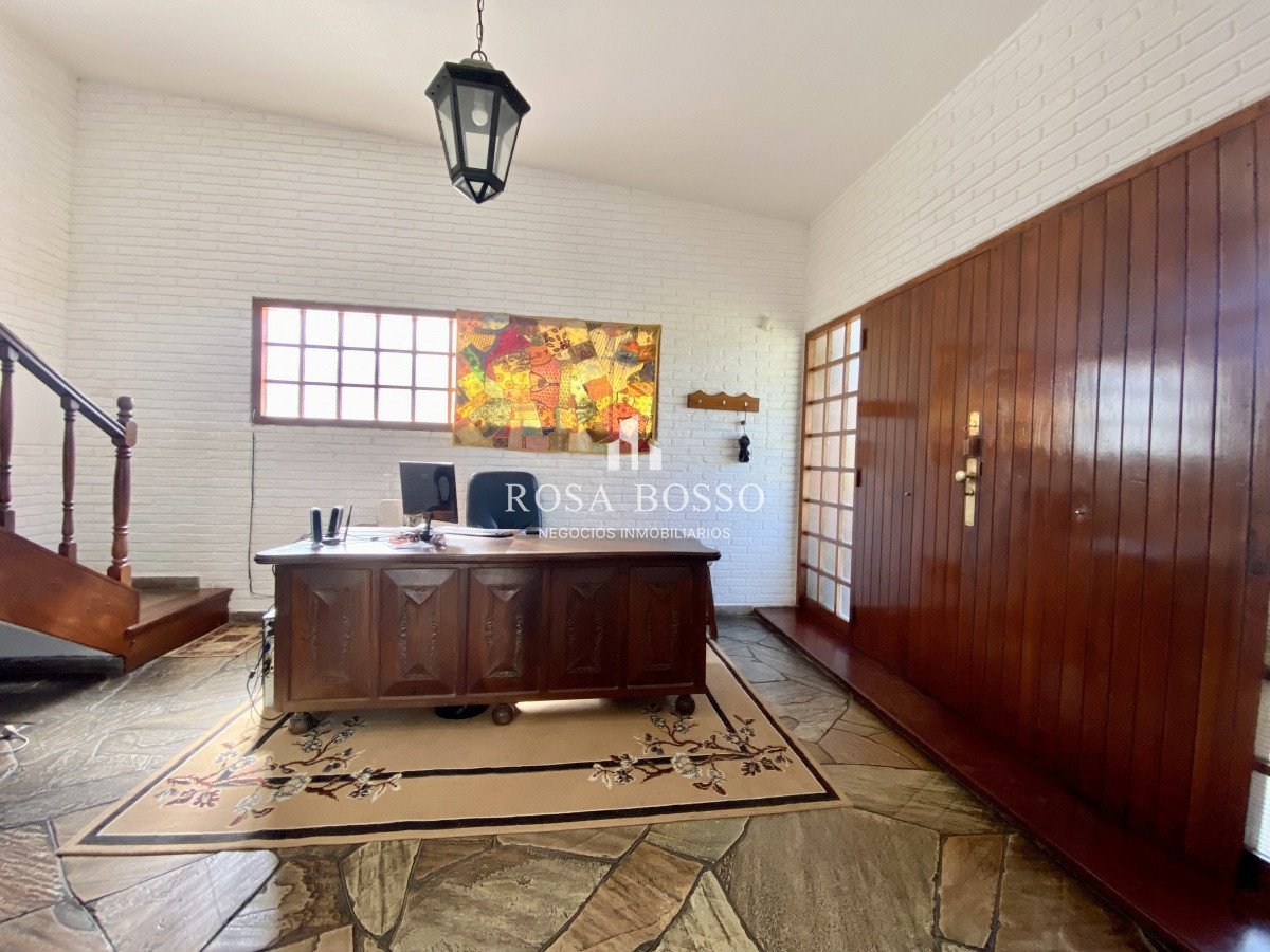 Apartamento ID.3640 - Casa en venta de 3 dormitorio,4 baños parque Parrillero garaje