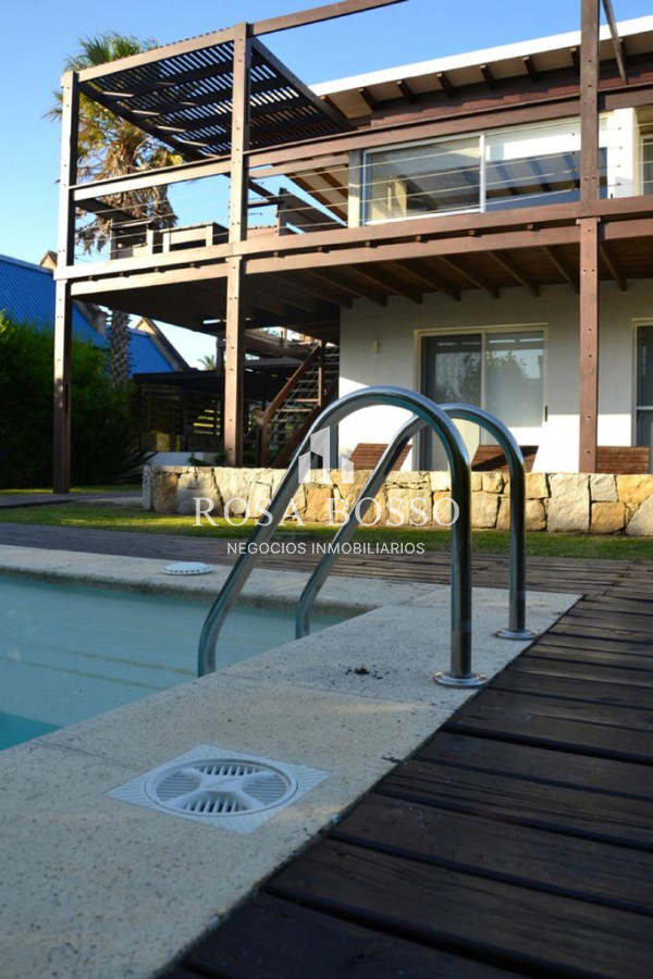 Apartamento ID.3581 - Casa, Venta, 5 dormitorios, Punta Piedras.