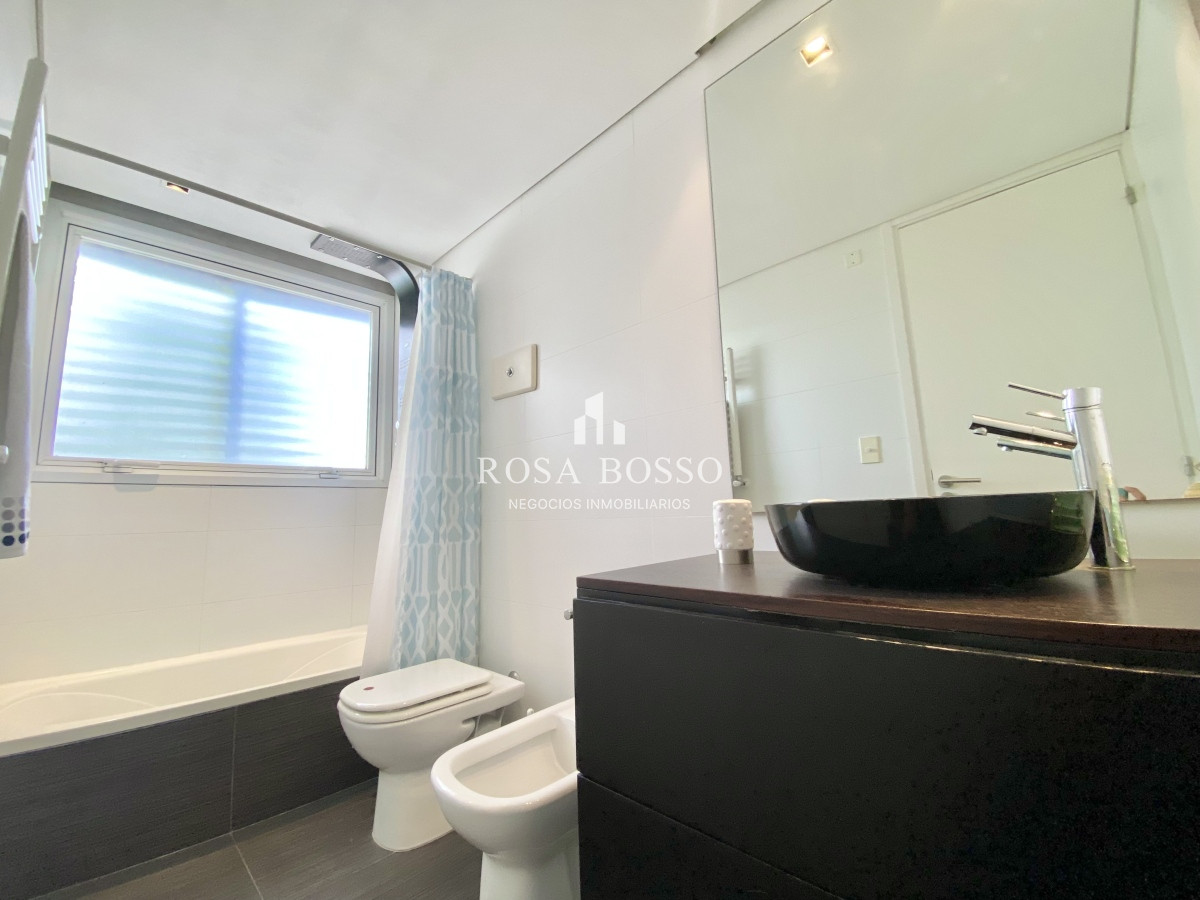 Casa ID.8818 - Casa, Venta, 6 dormitorios, 7 baños, Punta del Este