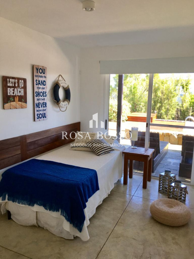 Apartamento ID.3581 - Casa, Venta, 5 dormitorios, Punta Piedras.