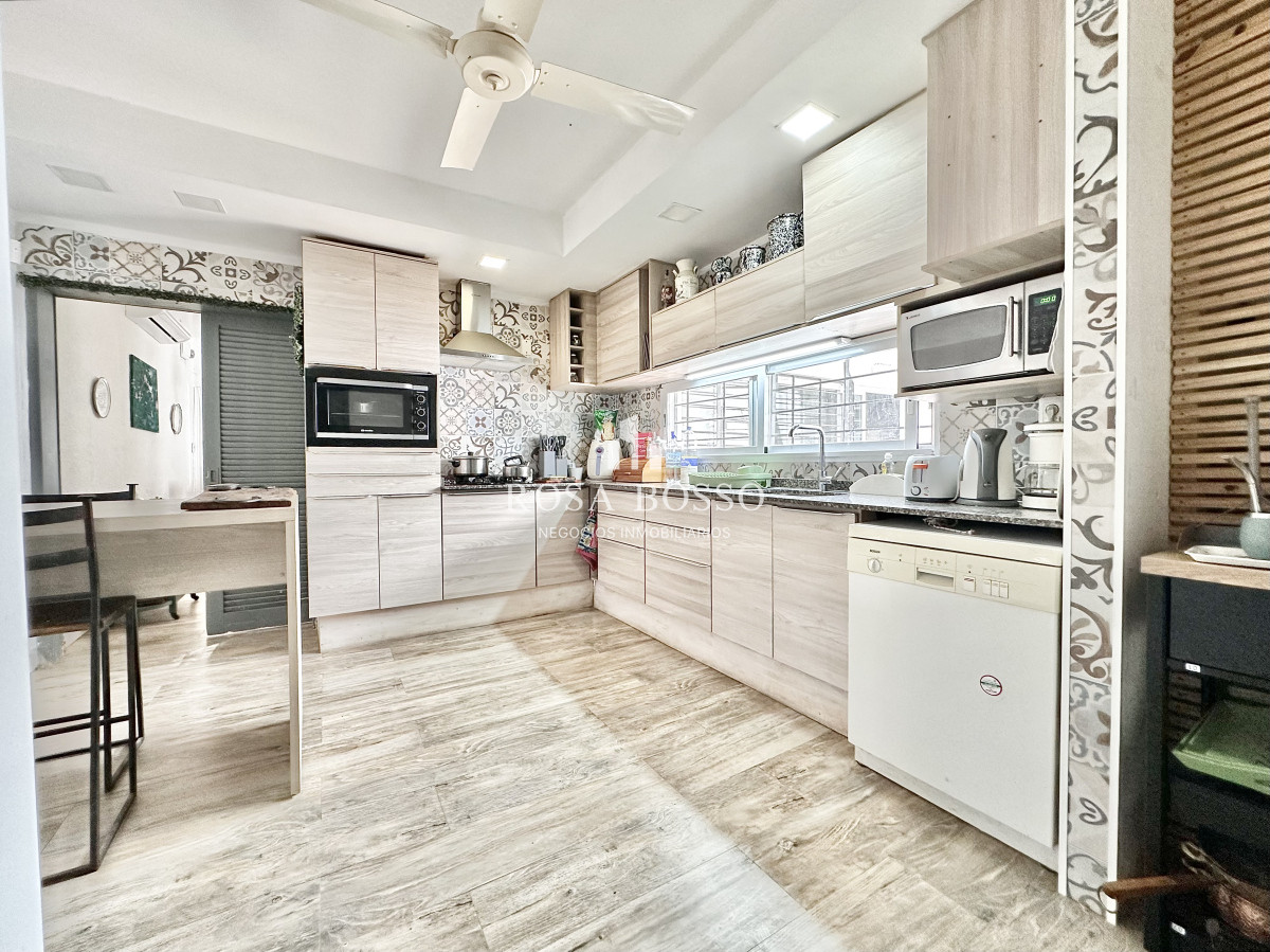 Casa ID.9504 - Casa Venta 5 dormitorios Cantegril Punta del Este