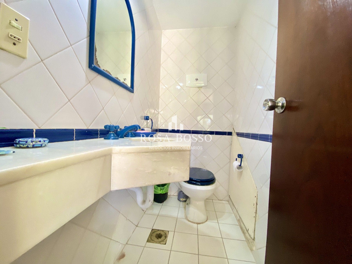 Apartamento ID.3640 - Casa en venta de 3 dormitorio,4 baños parque Parrillero garaje