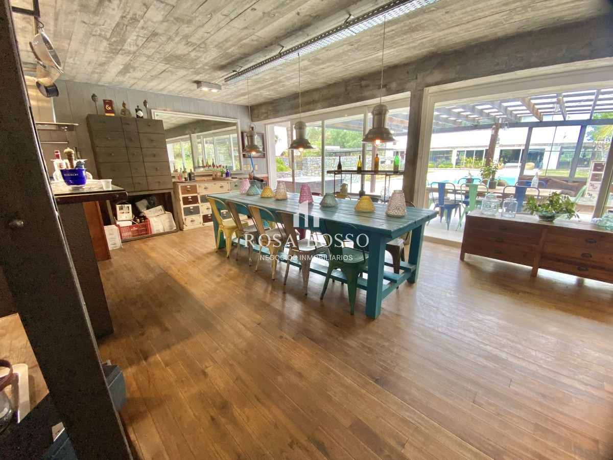 Casa ID.8818 - Casa, Venta, 6 dormitorios, 7 baños, Punta del Este
