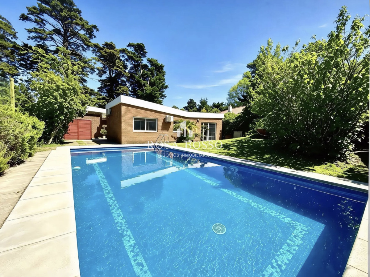 Casa ID.3406 - Casa Alquiler 4 dormitorios más dependencia Brava Punta del Este 