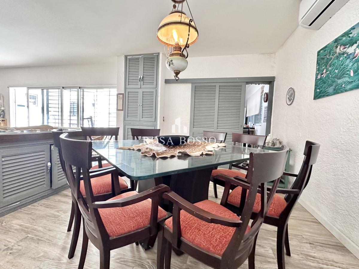 Casa ID.9504 - Casa Venta 5 dormitorios Cantegril Punta del Este