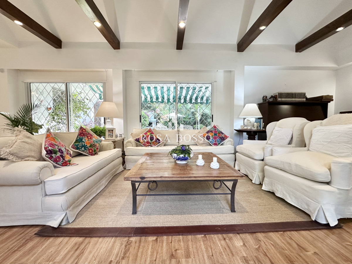 Apartamento ID.9844 - Casa Venta 4 dormitorios Cantegril Punta del Este