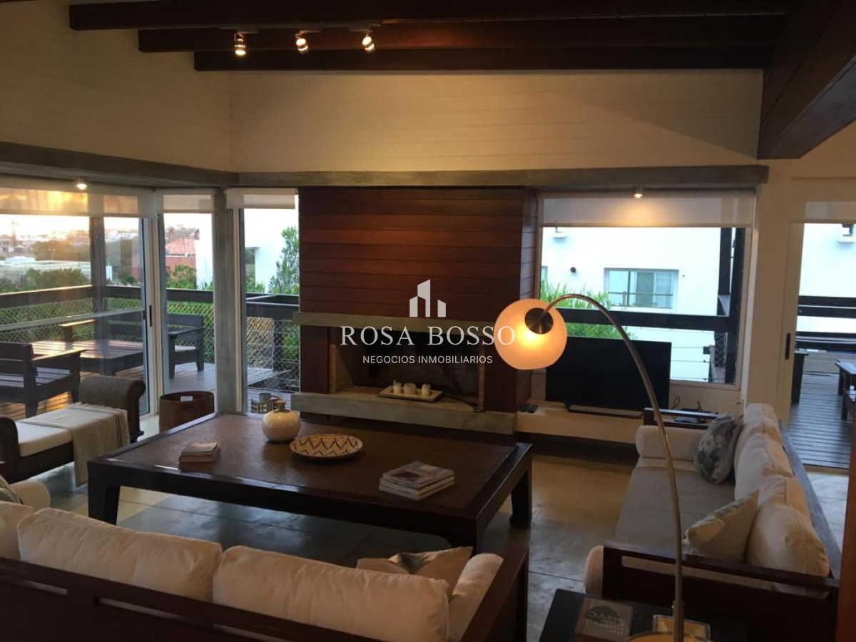 Apartamento ID.3581 - Casa, Venta, 5 dormitorios, Punta Piedras.