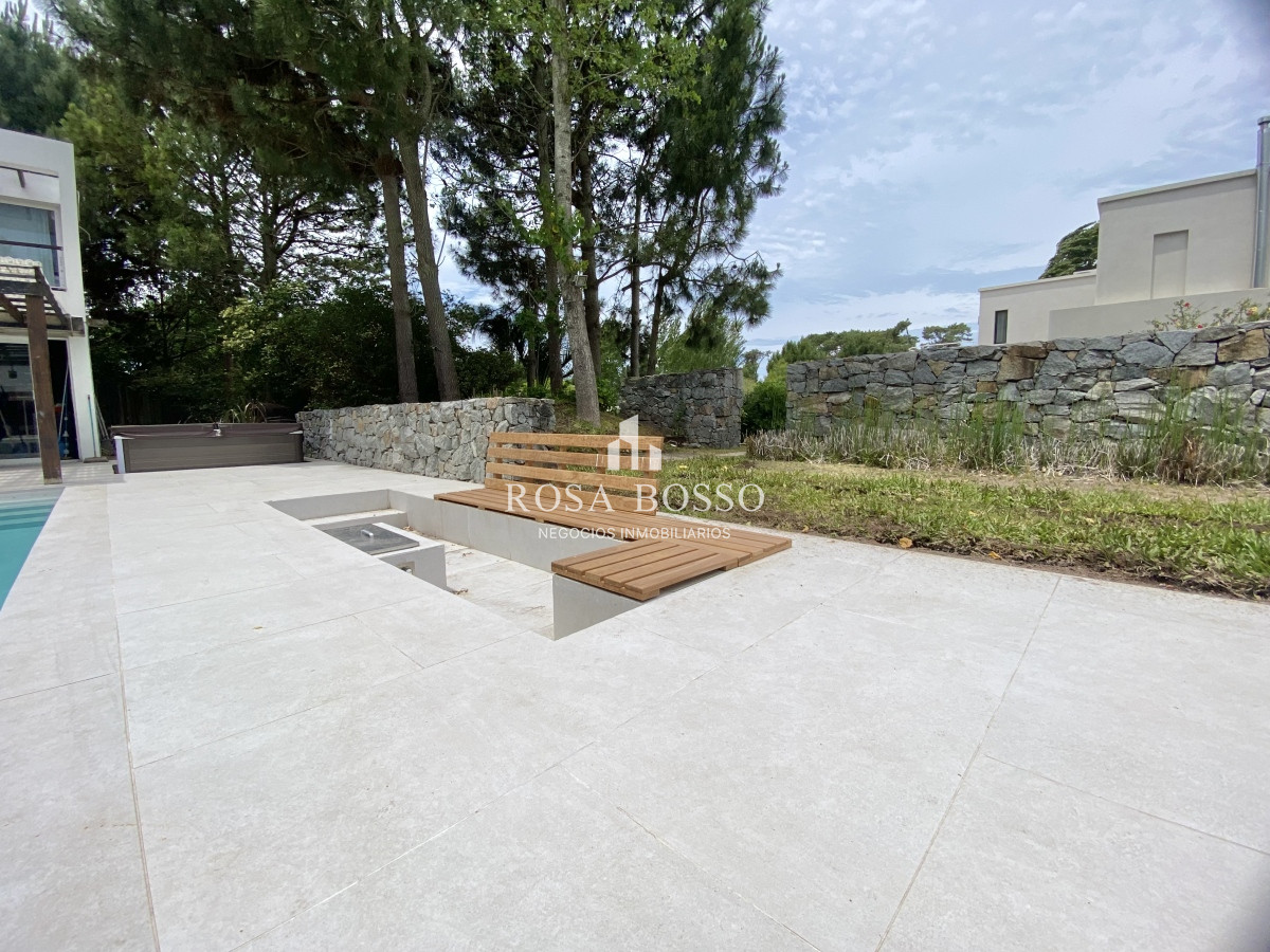 Casa ID.8818 - Casa, Venta, 6 dormitorios, 7 baños, Punta del Este