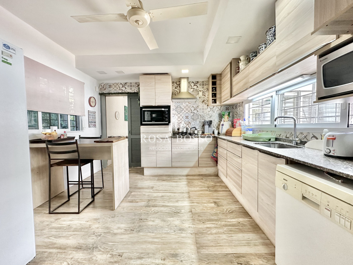 Casa ID.9504 - Casa Venta 5 dormitorios Cantegril Punta del Este