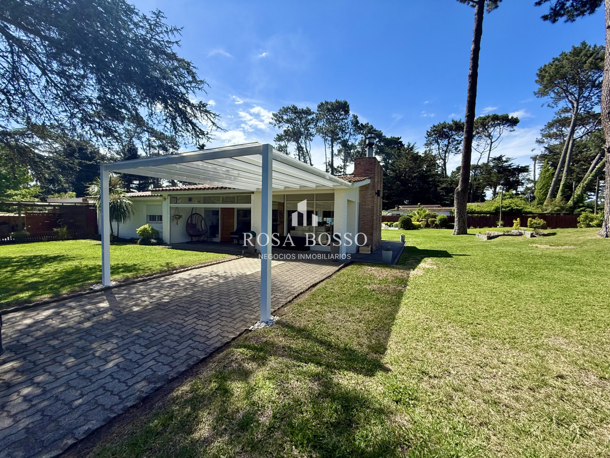 Apartamento ID.9830 - Casa Venta 4 dormitorios Lugano Punta del Este