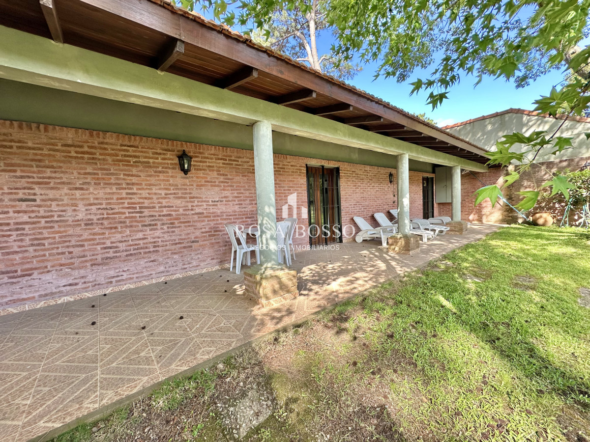 Apartamento ID.9831 - Casa Venta 4 dormitorios Cantegril Punta del Este